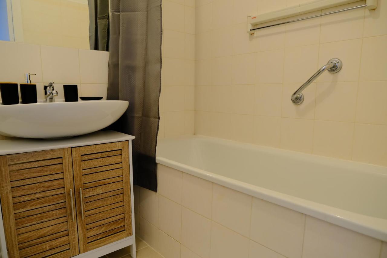 Calypso- Grand T3 70 M2 - Arrivee Autonome - Parking Prive Gratuit Apartment Melun Bagian luar foto